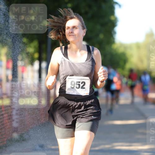 07.09.2025 - 19. Norderstedt Triathlon Michael Strokosch http://msf.ph/oto/8773899 07.09.2025 16:38:39 Laufen 883, 933, 952, 1044, 1625 meine-sportfotos.de