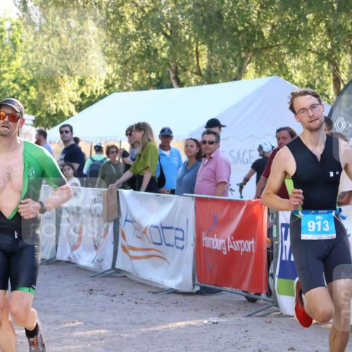 07.09.2025 - 19. Norderstedt Triathlon Zöllner http://msf.ph/oto/8773984 07.09.2025 16:55:07 Ziel 913, 1494 meine-sportfotos.de