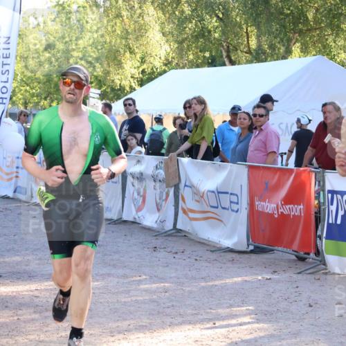 07.09.2025 - 19. Norderstedt Triathlon Zöllner http://msf.ph/oto/8773986 07.09.2025 16:55:07 Ziel 913, 1494 meine-sportfotos.de
