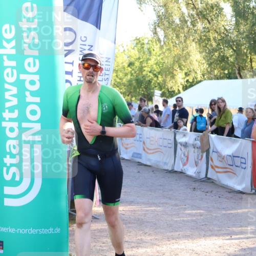 07.09.2025 - 19. Norderstedt Triathlon Zöllner http://msf.ph/oto/8774000 07.09.2025 16:55:09 Ziel 913, 1494 meine-sportfotos.de