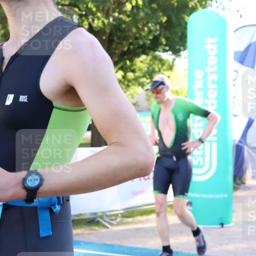 07.09.2025 - 19. Norderstedt Triathlon Zöllner http://msf.ph/oto/8774021 07.09.2025 16:55:10 Ziel 913, 1494 meine-sportfotos.de