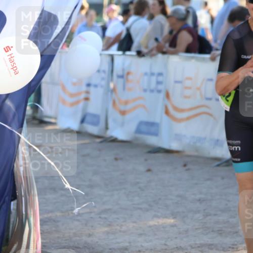07.09.2025 - 19. Norderstedt Triathlon Zöllner http://msf.ph/oto/8774090 07.09.2025 16:55:39 Ziel 1057, 1102 meine-sportfotos.de