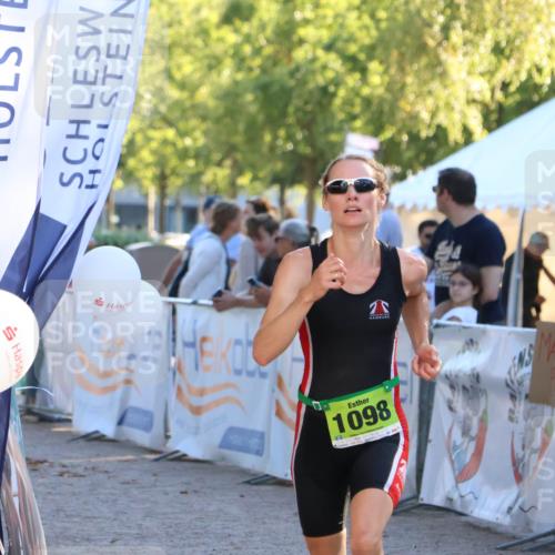 07.09.2025 - 19. Norderstedt Triathlon Zöllner http://msf.ph/oto/8774115 07.09.2025 16:55:44 Ziel 1098, 1102 meine-sportfotos.de
