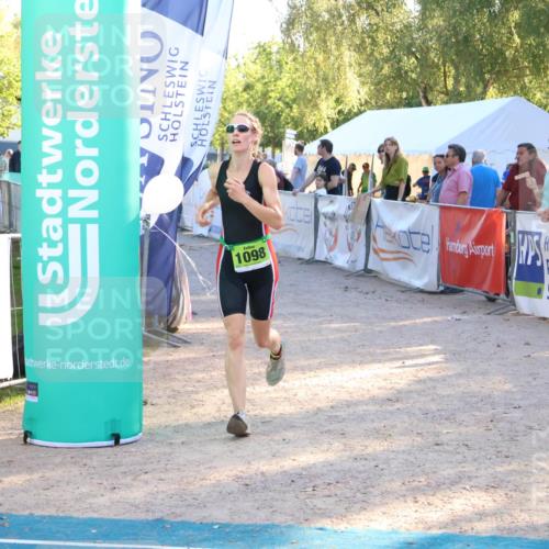 07.09.2025 - 19. Norderstedt Triathlon Zöllner http://msf.ph/oto/8774132 07.09.2025 16:55:45 Ziel 1098, 1102 meine-sportfotos.de