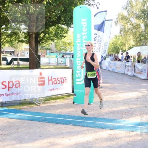 07.09.2025 - 19. Norderstedt Triathlon Zöllner http://msf.ph/oto/8774151 07.09.2025 16:55:46 Ziel 1098, 1102 meine-sportfotos.de