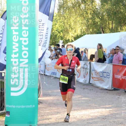 07.09.2025 - 19. Norderstedt Triathlon Zöllner http://msf.ph/oto/8774276 07.09.2025 16:56:39 Ziel 1066 meine-sportfotos.de