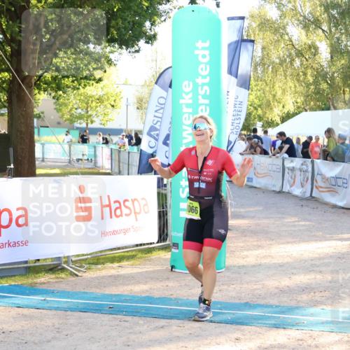 07.09.2025 - 19. Norderstedt Triathlon Zöllner http://msf.ph/oto/8774300 07.09.2025 16:56:41 Ziel 1066 meine-sportfotos.de