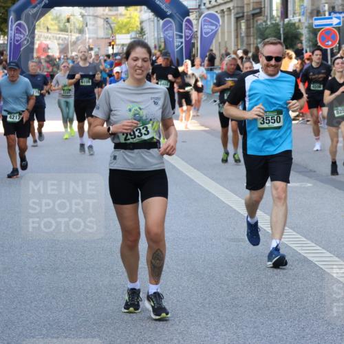 07.09.2025 - BARMER Alsterlauf Strokosch-Dieckow http://msf.ph/oto/8774568 07.09.2025 10:08:38 Ziel 2367, 2489, 3130, 3201, 3202, 3203, 3224, 3475, 3637, 3784, 3795, 3883, 3900, 4057, 4084, 4348, 4458, 4567, 4568, 4803, 4952, 5089, 5255, 5262, 5307, 5369, 5600, 5601, 5663, 5883, 6033, 6046, 6081, 6083, 6090, 6092, 6196, 6260, 8109, 8130 meine-sportfotos.de