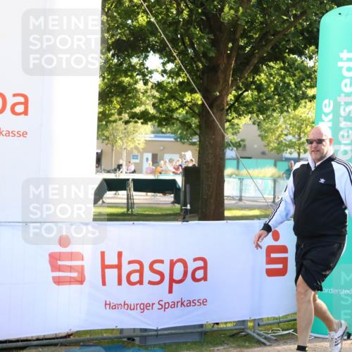07.09.2025 - 19. Norderstedt Triathlon Zöllner http://msf.ph/oto/8774582 07.09.2025 16:57:58 Ziel 1415, 1516 meine-sportfotos.de