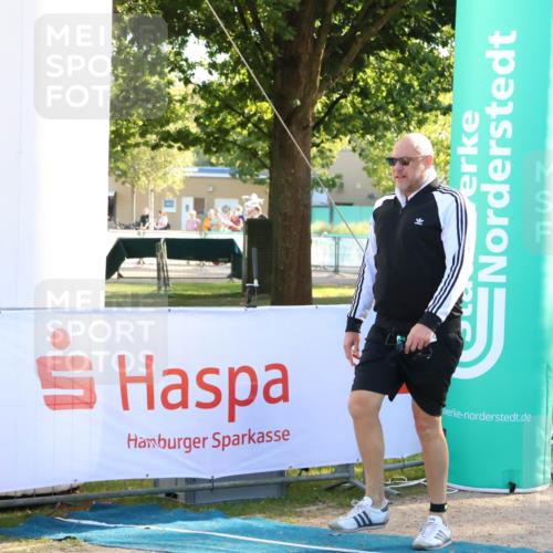 07.09.2025 - 19. Norderstedt Triathlon Zöllner http://msf.ph/oto/8774586 07.09.2025 16:57:58 Ziel 1415, 1516 meine-sportfotos.de