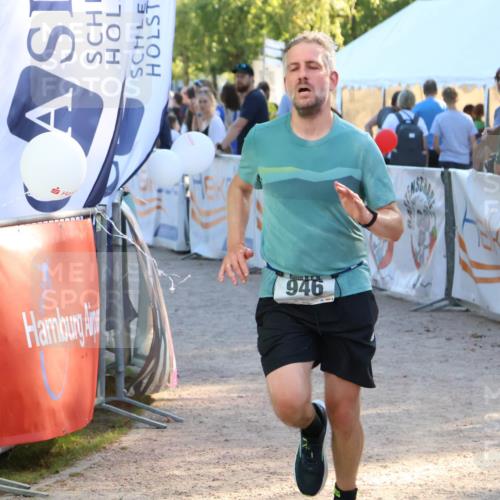 07.09.2025 - 19. Norderstedt Triathlon Zöllner http://msf.ph/oto/8774629 07.09.2025 16:58:06 Ziel 946 meine-sportfotos.de
