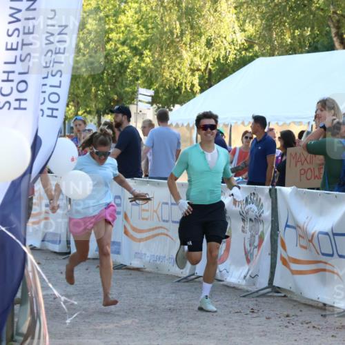 07.09.2025 - 19. Norderstedt Triathlon Zöllner http://msf.ph/oto/8774722 07.09.2025 16:58:38 Ziel 953, 956 meine-sportfotos.de