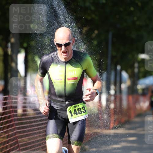 07.09.2025 - 19. Norderstedt Triathlon Michael Strokosch http://msf.ph/oto/8774783 07.09.2025 15:43:28 Laufen 450, 1483, 1488 meine-sportfotos.de