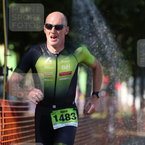 07.09.2025 - 19. Norderstedt Triathlon Michael Strokosch http://msf.ph/oto/8774790 07.09.2025 15:43:28 Laufen 450, 1483, 1488 meine-sportfotos.de