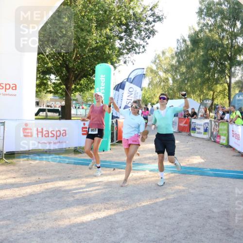 07.09.2025 - 19. Norderstedt Triathlon Zöllner http://msf.ph/oto/8774800 07.09.2025 16:58:41 Ziel 953, 956, 1091 meine-sportfotos.de