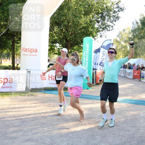 07.09.2025 - 19. Norderstedt Triathlon Zöllner http://msf.ph/oto/8774810 07.09.2025 16:58:42 Ziel 953, 956, 1091 meine-sportfotos.de