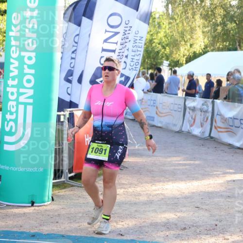 07.09.2025 - 19. Norderstedt Triathlon Zöllner http://msf.ph/oto/8774829 07.09.2025 16:58:46 Ziel 953, 1091 meine-sportfotos.de