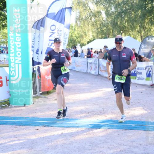 07.09.2025 - 19. Norderstedt Triathlon Zöllner http://msf.ph/oto/8774892 07.09.2025 16:59:04 Ziel 1558, 1560 meine-sportfotos.de