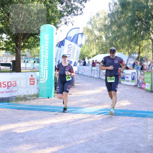 07.09.2025 - 19. Norderstedt Triathlon Zöllner http://msf.ph/oto/8774898 07.09.2025 16:59:04 Ziel 1558, 1560 meine-sportfotos.de