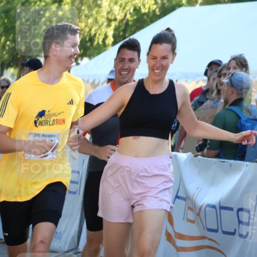 07.09.2025 - 19. Norderstedt Triathlon Zöllner http://msf.ph/oto/8774911 07.09.2025 16:59:11 Ziel 949, 1558, 1560 meine-sportfotos.de