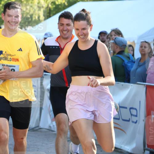 07.09.2025 - 19. Norderstedt Triathlon Zöllner http://msf.ph/oto/8774914 07.09.2025 16:59:11 Ziel 949, 1558, 1560 meine-sportfotos.de