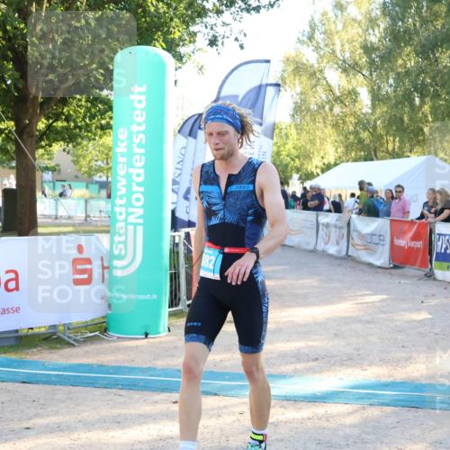 07.09.2025 - 19. Norderstedt Triathlon Zöllner http://msf.ph/oto/8775003 07.09.2025 16:59:29 Ziel 882 meine-sportfotos.de