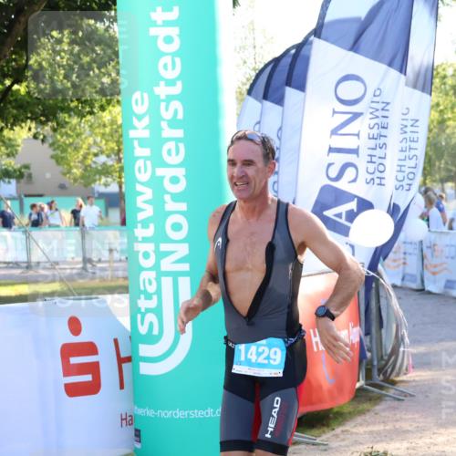 07.09.2025 - 19. Norderstedt Triathlon Zöllner http://msf.ph/oto/8775023 07.09.2025 16:59:43 Ziel 1429 meine-sportfotos.de