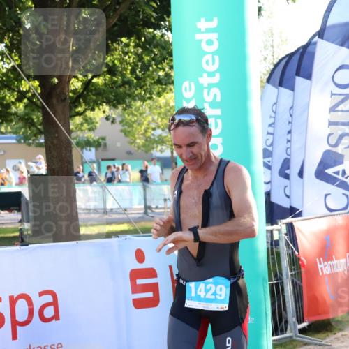 07.09.2025 - 19. Norderstedt Triathlon Zöllner http://msf.ph/oto/8775031 07.09.2025 16:59:44 Ziel 1429 meine-sportfotos.de