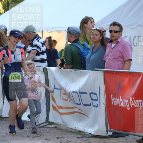 07.09.2025 - 19. Norderstedt Triathlon Zöllner http://msf.ph/oto/8775068 07.09.2025 16:59:53 Ziel 414, 1045 meine-sportfotos.de