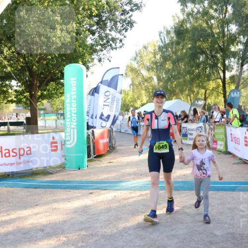 07.09.2025 - 19. Norderstedt Triathlon Zöllner http://msf.ph/oto/8775178 07.09.2025 16:59:58 Ziel 1045, 1568 meine-sportfotos.de