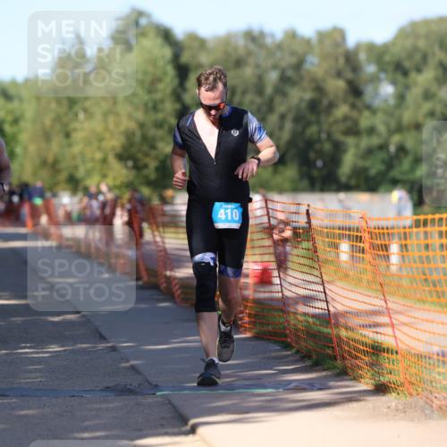 07.09.2025 - 19. Norderstedt Triathlon Michael Strokosch http://msf.ph/oto/8775199 07.09.2025 15:44:21 Laufen 379, 410, 1022 meine-sportfotos.de