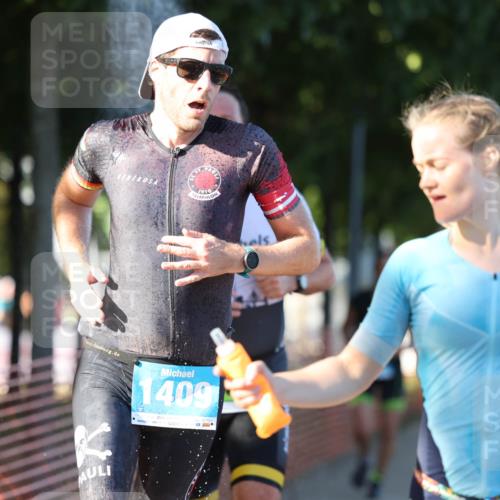 07.09.2025 - 19. Norderstedt Triathlon Michael Strokosch http://msf.ph/oto/8775209 07.09.2025 16:42:59 Laufen 927, 943, 1063, 1409, 1586 meine-sportfotos.de