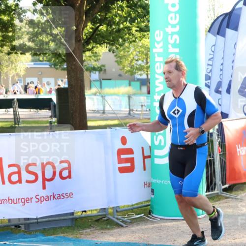 07.09.2025 - 19. Norderstedt Triathlon Zöllner http://msf.ph/oto/8775225 07.09.2025 17:00:01 Ziel 1045, 1568 meine-sportfotos.de