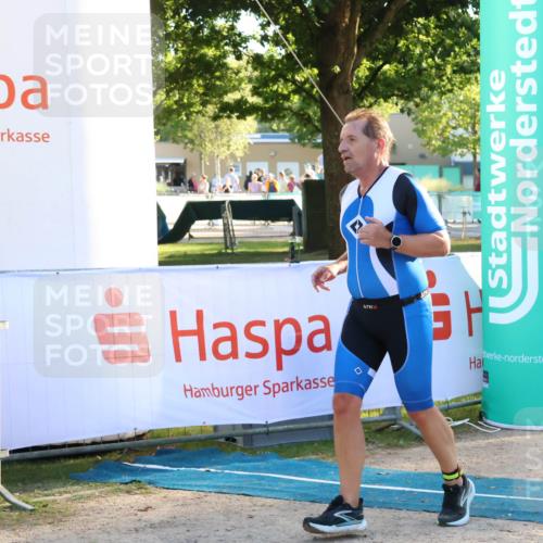 07.09.2025 - 19. Norderstedt Triathlon Zöllner http://msf.ph/oto/8775228 07.09.2025 17:00:02 Ziel 1045, 1568 meine-sportfotos.de
