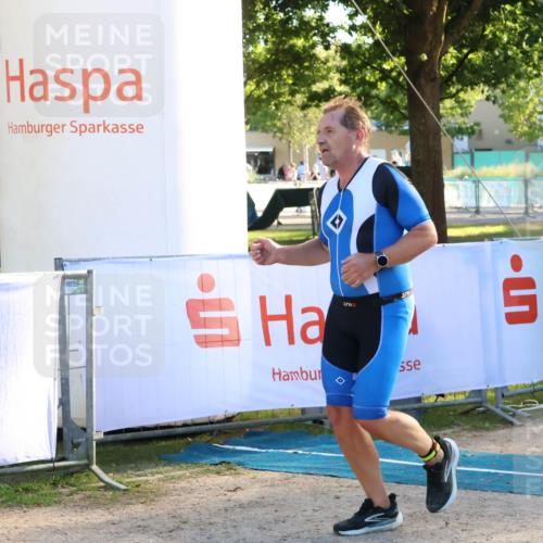 07.09.2025 - 19. Norderstedt Triathlon Zöllner http://msf.ph/oto/8775235 07.09.2025 17:00:02 Ziel 1045, 1568 meine-sportfotos.de