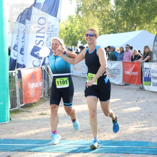 07.09.2025 - 19. Norderstedt Triathlon Zöllner http://msf.ph/oto/8775351 07.09.2025 17:00:30 Ziel 1101, 1106 meine-sportfotos.de