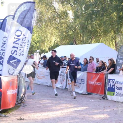 07.09.2025 - 19. Norderstedt Triathlon Zöllner http://msf.ph/oto/8775385 07.09.2025 17:00:37 Ziel 938, 1106 meine-sportfotos.de