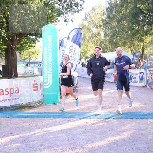 07.09.2025 - 19. Norderstedt Triathlon Zöllner http://msf.ph/oto/8775426 07.09.2025 17:00:40 Ziel 938 meine-sportfotos.de