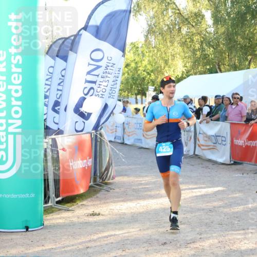 07.09.2025 - 19. Norderstedt Triathlon Zöllner http://msf.ph/oto/8775500 07.09.2025 17:01:20 Ziel 425 meine-sportfotos.de