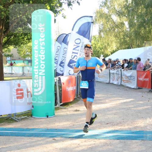 07.09.2025 - 19. Norderstedt Triathlon Zöllner http://msf.ph/oto/8775511 07.09.2025 17:01:21 Ziel 425 meine-sportfotos.de