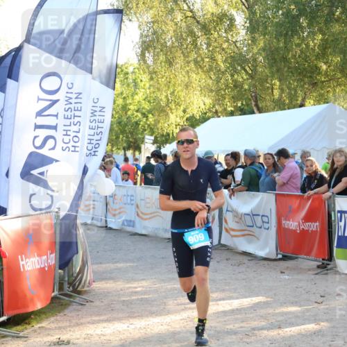 07.09.2025 - 19. Norderstedt Triathlon Zöllner http://msf.ph/oto/8775551 07.09.2025 17:01:36 Ziel 909 meine-sportfotos.de