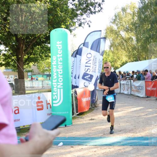 07.09.2025 - 19. Norderstedt Triathlon Zöllner http://msf.ph/oto/8775560 07.09.2025 17:01:37 Ziel 909 meine-sportfotos.de
