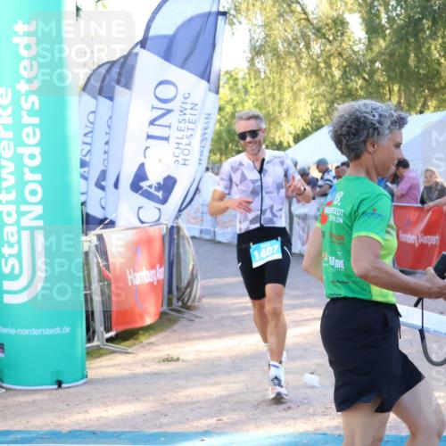 07.09.2025 - 19. Norderstedt Triathlon Zöllner http://msf.ph/oto/8775607 07.09.2025 17:01:48 Ziel 1407 meine-sportfotos.de