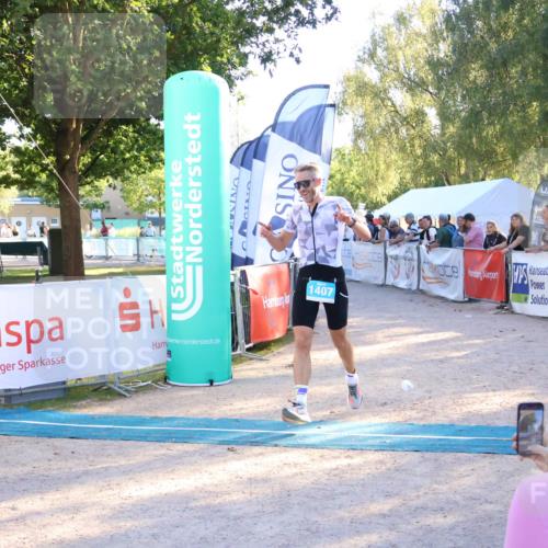 07.09.2025 - 19. Norderstedt Triathlon Zöllner http://msf.ph/oto/8775612 07.09.2025 17:01:49 Ziel 1407 meine-sportfotos.de