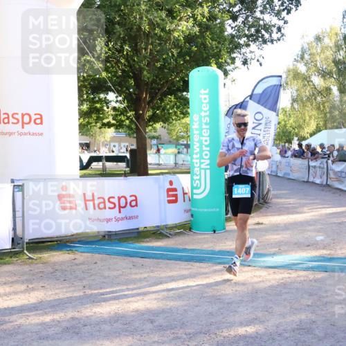 07.09.2025 - 19. Norderstedt Triathlon Zöllner http://msf.ph/oto/8775617 07.09.2025 17:01:49 Ziel 1407 meine-sportfotos.de