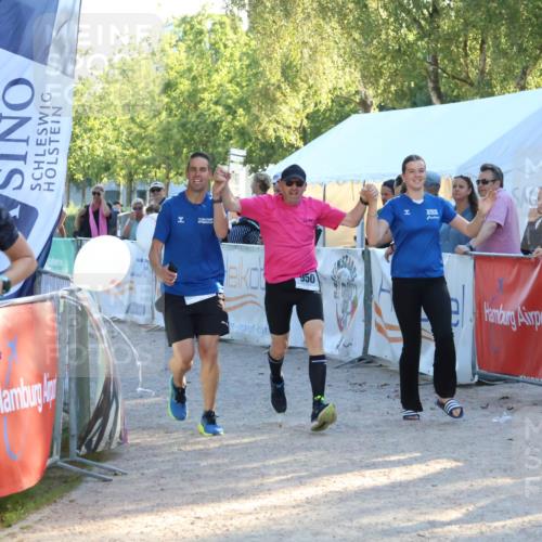 07.09.2025 - 19. Norderstedt Triathlon Zöllner http://msf.ph/oto/8775719 07.09.2025 17:02:48 Ziel 950, 1613 meine-sportfotos.de