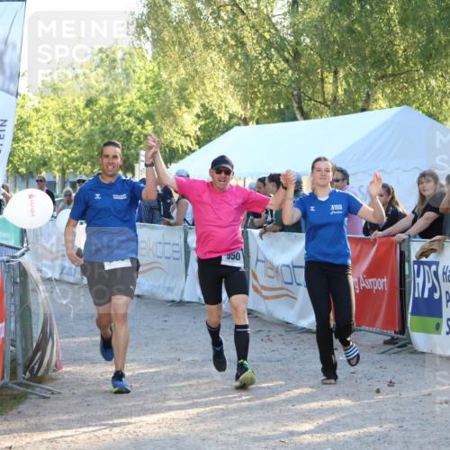 07.09.2025 - 19. Norderstedt Triathlon Zöllner http://msf.ph/oto/8775729 07.09.2025 17:02:49 Ziel 950, 1613 meine-sportfotos.de
