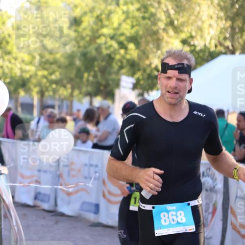 07.09.2025 - 19. Norderstedt Triathlon Zöllner http://msf.ph/oto/8775789 07.09.2025 17:03:04 Ziel 868, 1086 meine-sportfotos.de