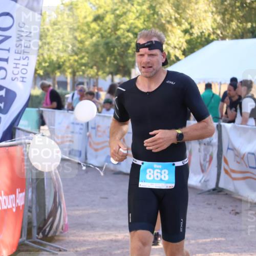 07.09.2025 - 19. Norderstedt Triathlon Zöllner http://msf.ph/oto/8775793 07.09.2025 17:03:05 Ziel 868, 1086 meine-sportfotos.de