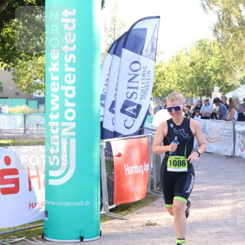 07.09.2025 - 19. Norderstedt Triathlon Zöllner http://msf.ph/oto/8775826 07.09.2025 17:03:07 Ziel 868, 1086 meine-sportfotos.de